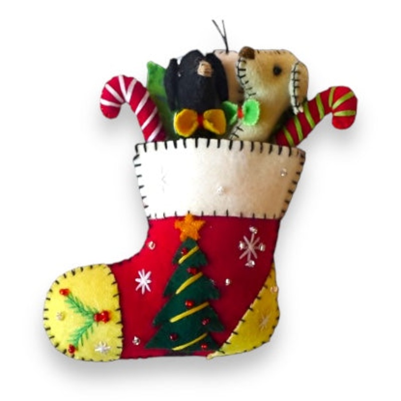 5 Red Stocking w/Gifts & 2 Dog’s Head