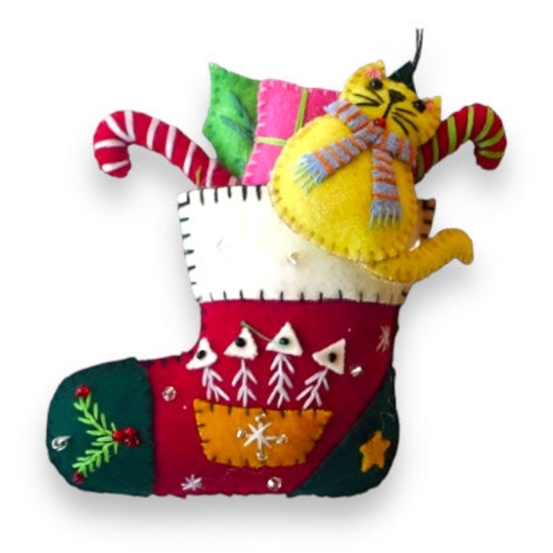5 Red Stocking w/Yellow Cat & Gifts